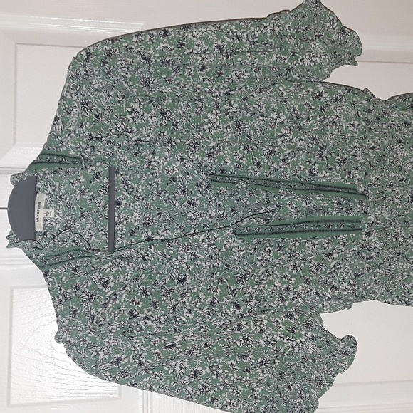 Max Studio Elbow Length Sleeve Print Tiered Maxi Dress ditsy floral Green White - Picture 9 of 17